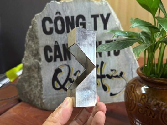 cắt ống vuông