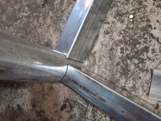 Cắt Sắt Hộp 3x6 Đục Lỗ Tại Đắk Lắk